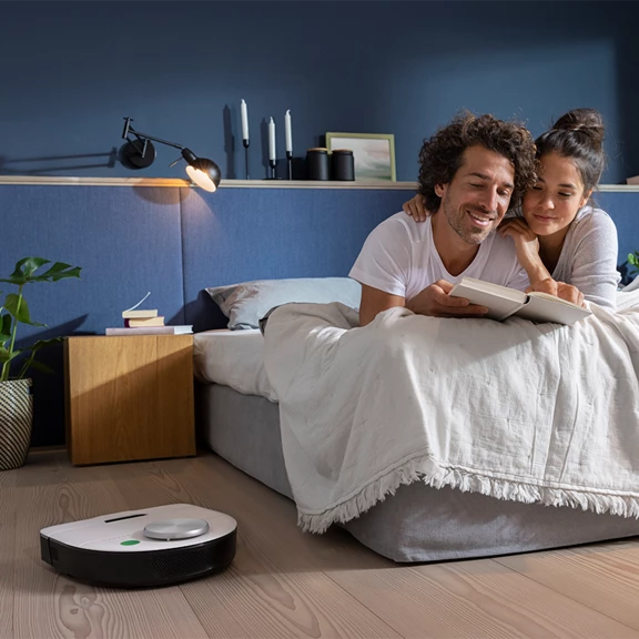 Folletto VR7s Robot Vacuum with self-emptying base